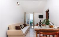 Posedenie v ubytovaní Cozy Apartment In Crikvenica With Wifi