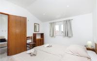 Posteľ alebo postele v izbe v ubytovaní Cozy Apartment In Crikvenica With Wifi