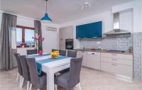 Plán poschodí v ubytovaní Six-Bedroom Holiday Home In Omis