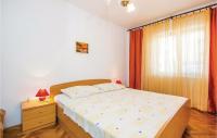 Posteľ alebo postele v izbe v ubytovaní 3 Bedroom Awesome Apartment In Senj