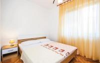 Posteľ alebo postele v izbe v ubytovaní 3 Bedroom Awesome Apartment In Senj