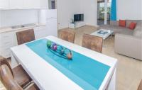 TV a/nebo společenská místnost v ubytování Holiday Home Zuljana - 08