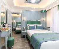 Postel nebo postele na pokoji v ubytování Santa Rio Gold Taxim Hotel