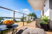Balkon lub taras w obiekcie Perfect View - najlepszy widok w Iławie plus garaż podziemny, winda, Netflix