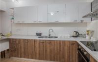 Kuchnia lub aneks kuchenny w obiekcie Lovely Home In Pinezici