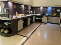 Nhà bếp/bếp nhỏ tại The Majorda Pristinne Hotel