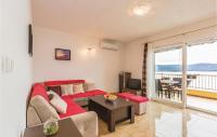 Posedenie v ubytovaní Three-Bedroom Apartment In Komarna