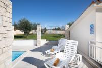 Basen w obiekcie Villa Lux Casa Histria 2 lub w pobliżu