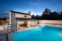 Basen w obiekcie Villa Lux Casa Histria 2 lub w pobliżu