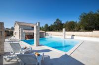 Basen w obiekcie Villa Lux Casa Histria 2 lub w pobliżu