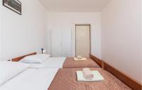 Posteľ alebo postele v izbe v ubytovaní Cozy Apartment In Pula With Kitchen