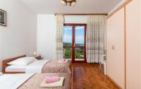 Posteľ alebo postele v izbe v ubytovaní Cozy Apartment In Pula With Kitchen