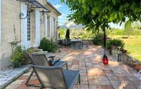 Vonkajšia záhrada v ubytovaní Nice Home In Saint-Christoly-De-Blaye