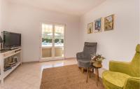 Telewizja i/lub zestaw kina domowego w obiekcie Awesome Home In Polaca With Kitchen
