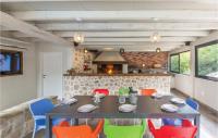 Posedenie v ubytovaní Six-Bedroom Holiday Home In Zagvozd