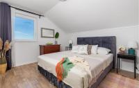 Posteľ alebo postele v izbe v ubytovaní 2 Bedroom Nice Home In Senj