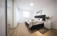 Postel nebo postele na pokoji v ubytování 1 Bedroom Lovely Apartment In Zadar