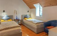 Posteľ alebo postele v izbe v ubytovaní Cozy Home In Plouguerneau With Wifi