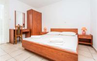 Plán poschodí v ubytovaní Beautiful Apartment In Njivice With Kitchen