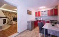 Kuchyň nebo kuchyňský kout v ubytování One-Bedroom Holiday Home With Sea View In Makarska
