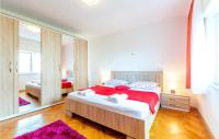 Posteľ alebo postele v izbe v ubytovaní Gorgeous Apartment In Duce With Wifi