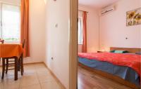 Posteľ alebo postele v izbe v ubytovaní Stunning Apartment In Valbandon