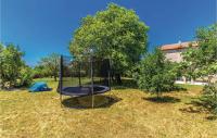 Vonkajšia záhrada v ubytovaní Awesome Home In Skrljevo With Wifi