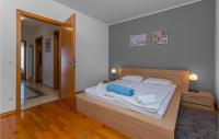 Postel nebo postele na pokoji v ubytování Beautiful Apartment In Selce