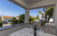Balkon lub taras w obiekcie Lovely Apartment In Njivice With Wifi