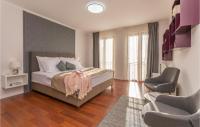 Posteľ alebo postele v izbe v ubytovaní Cozy Home In Biograd Na Moru With Sauna