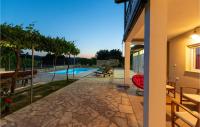 Bazén v ubytování Holiday Home Obrovac I nebo v jeho okolí
