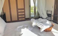 Posteľ alebo postele v izbe v ubytovaní Amazing Home In Koroni With Jacuzzi