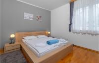 Postel nebo postele na pokoji v ubytování Beautiful Apartment In Selce
