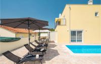 Bazén v ubytovaní 3 Bedroom Lovely Home In Porec alebo v jeho blízkosti
