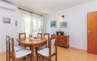 Plán poschodí v ubytovaní 2 Bedroom Awesome Home In Smrika