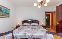 Posteľ alebo postele v izbe v ubytovaní 2 Bedroom Awesome Home In Smrika