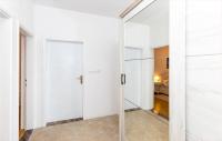 Kuchyň nebo kuchyňský kout v ubytování 1 Bedroom Stunning Apartment In Komarna