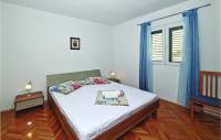 Posteľ alebo postele v izbe v ubytovaní Apartment Trogir With Sea View 05