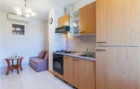 Kuchyňa alebo kuchynka v ubytovaní One-Bedroom Apartment In Gajana