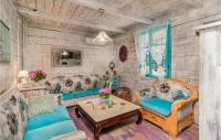 Posedenie v ubytovaní 1 Bedroom Awesome Home In Crikvenica