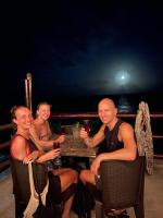 Gestir sem dvelja á Sunrise view posada