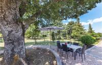 Vonkajšia záhrada v ubytovaní Holiday Home Kapelica Ix Cr