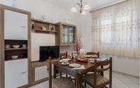 Televízia a/alebo spoločenská miestnosť v ubytovaní Holiday Home Kapelica Ix Cr