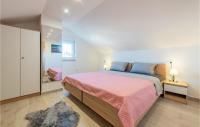 Posteľ alebo postele v izbe v ubytovaní 1 Bedroom Stunning Apartment In Zadar