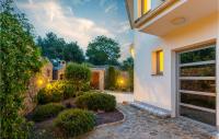 Ogród w obiekcie 3 Bedroom Cozy Home In Krk