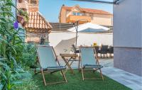 Patio alebo iná vonkajšia časť ubytovania Cozy Home In Biograd Na Moru With Sauna