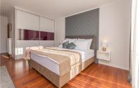 Posteľ alebo postele v izbe v ubytovaní Cozy Home In Biograd Na Moru With Sauna