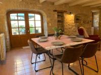 Część wypoczynkowa w obiekcie Manoir du Charme dans les Gorges du Tarn LOZERE