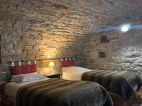 Łóżko lub łóżka w pokoju w obiekcie Manoir du Charme dans les Gorges du Tarn LOZERE