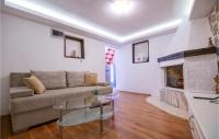 Posezení v ubytování One-Bedroom Holiday Home With Sea View In Makarska